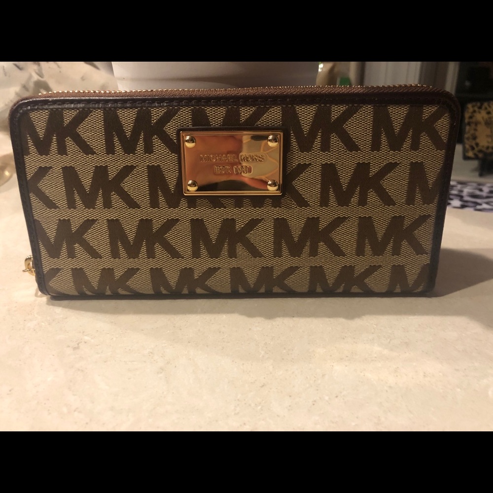 Michael Kors Jet Set Continental Wallet